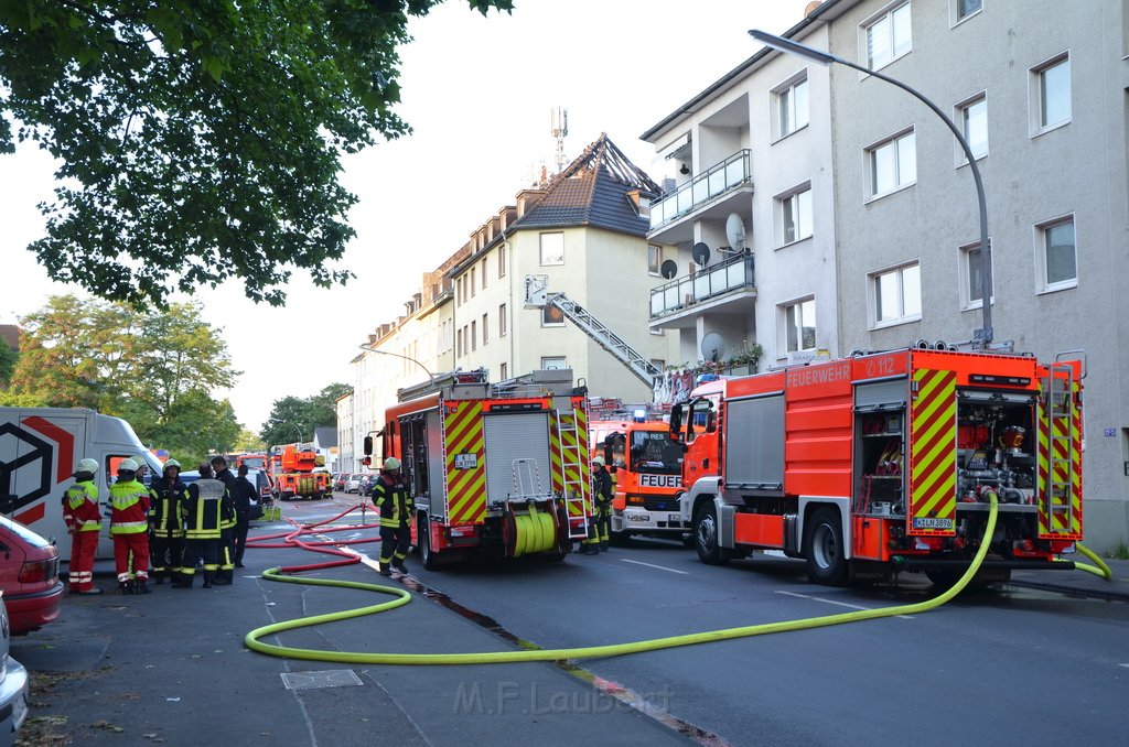 Feuer 3 Dachstuhl Koeln Buchforst Kalk Muelheimerstr P269.JPG